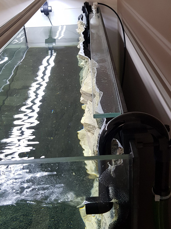 filter outlet pipe location in the corner of aquarium